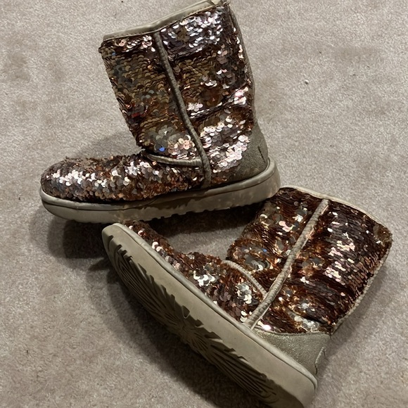 Ugg boots gold sequin with tan in very good condition. - Picture 7 of 12